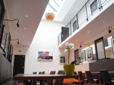 แดนเซ็นเตอร์ โรงแรม ยอมฟรู อาเน