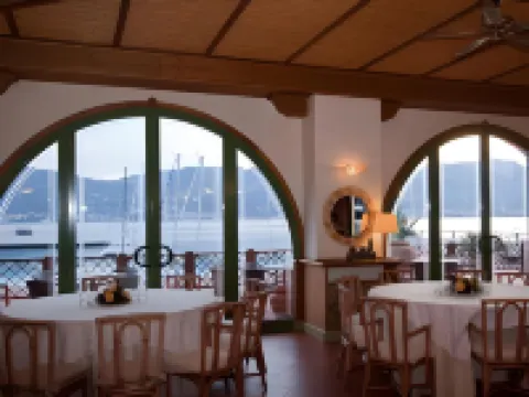 拉吉亞依亞度假酒店 薩爾扎納酒店