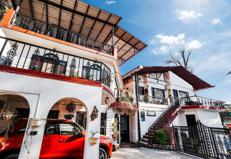 Hotel Happy Valley - Housity