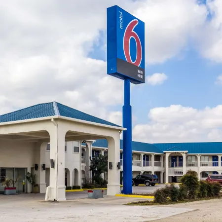 Motel 6 Seguin, TX