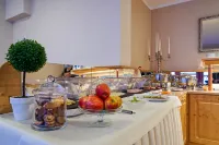 Hotel Schlossblick - breakfast