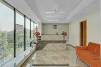 Hotel Santeria Inn, Best Luxurious Hotel AC Rooms in Surat - 送迎