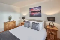 Host & Stay - Amber Shores