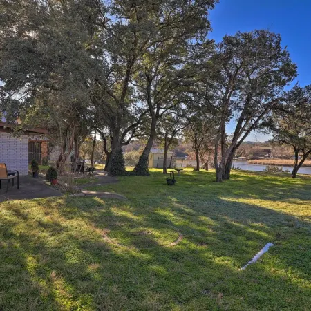 Granbury Getaway w/ Lake Views: 2 Mi to Downtown!