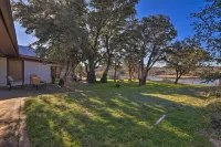Granbury Getaway w/ Lake Views: 2 Mi to Downtown! - 3-Star