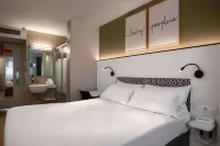 Hotel Bed4U Pamplona فنادق في Noain