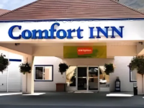 Super 8 by Wyndham West Kelowna BC