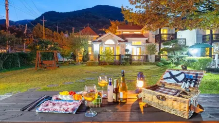 Miryang My Heart Ae Poonggyeong Pension Отели рядом с достопримечательностью «Eol-Eumgol»