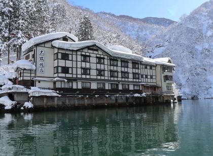 船で行く秘湯 大牧温泉