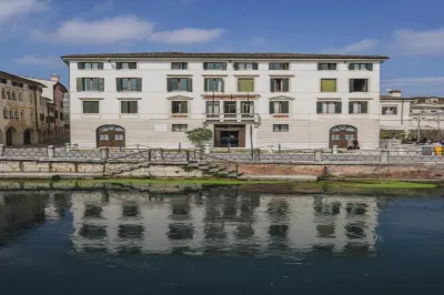 Le Camere di Palazzo Bortolan Hotel dekat Parrocchia di Cristo Re in Selvana