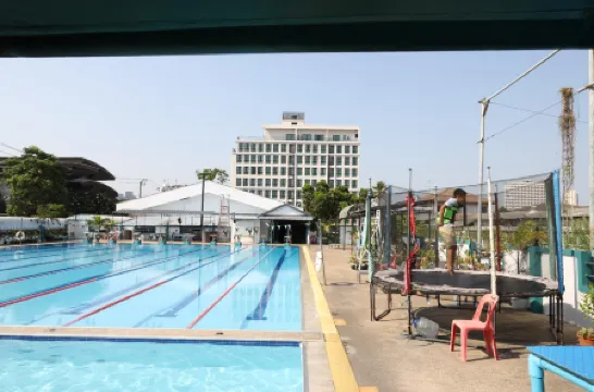 Leon Lasalle Hotel and Residences Отели рядом с достопримечательностью «Бангкокский международный торговый и выставочный комплекс»