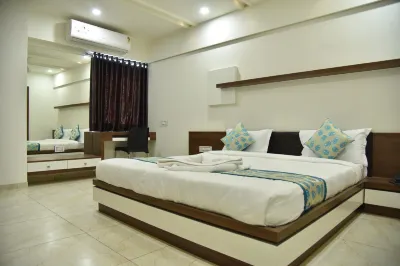 Hotel Savera Inn Các khách sạn gần Samli Public Garden
