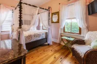 Surf Song Bed & Breakfast Hotels near Atlantic Beacon Gallery