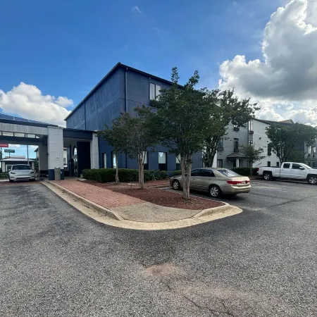 Quality Inn & Suites at Airport Blvd I-65