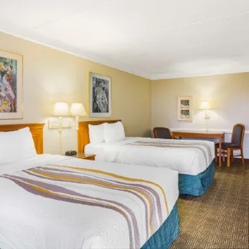 Super 8 by Wyndham Eagle Pass