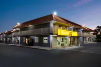 Days Inn by Wyndham Fresno South - Gym