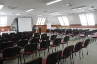 Garden Hotel Wellness és Konferencia - parcheggio