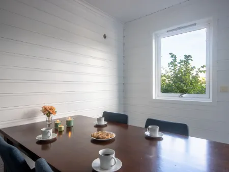 Nesjaholmen Отели в г. Бёмлу