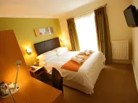 Rose and Crown Hotels in Nottage