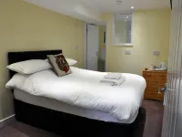 The Old Bear Inn Hotels in Meysey Hampton
