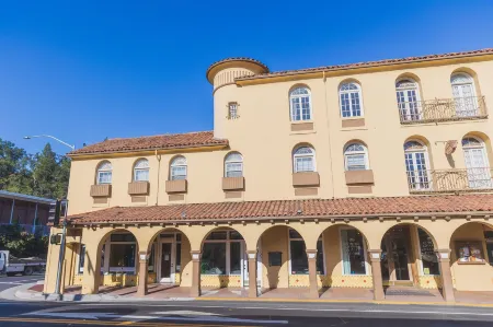 Historic Sonora Inn Отели в г. Таоламн