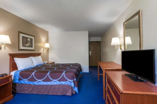 Super 8 by Wyndham Delmont Hotels in Greensburg
