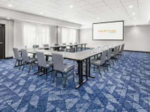 コートヤード バイ マリオットオーバーン リーのホテル