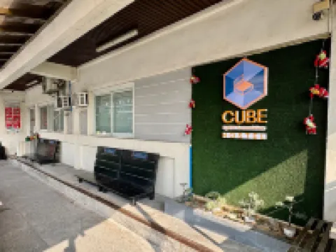 Cube Hostel Naia
