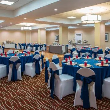 Four Points by Sheraton Suites Tampa Airport Westshore Отели рядом с достопримечательностью «Стейк-хаус Bern's»