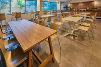 City Express by Marriott Celaya Galerias - breakfast
