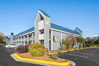 Super 8 by Wyndham Garysburg/Roanoke Rapids Hotels in Weldon
