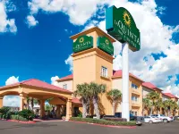 La Quinta Inn & Suites by Wyndham Beaumont West Hotels in Beaumont