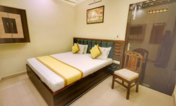 Hotel Pragati Palace