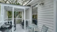Flamingle in Fuchsia- Whole House- Walk to Beach! Hotels in Tybee Island