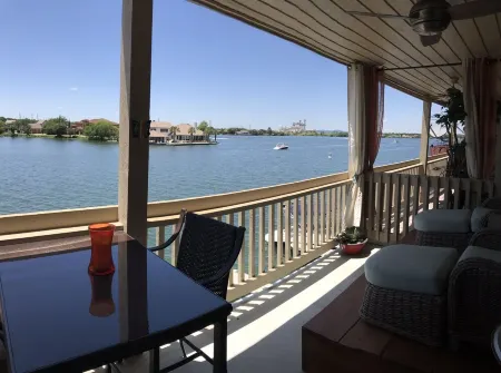 Adorable waterfront condo, private docks, and bring the dog!