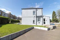 Modern Haven, Sleeps 6, Free Parking, Central. Hotels near Pye Corner