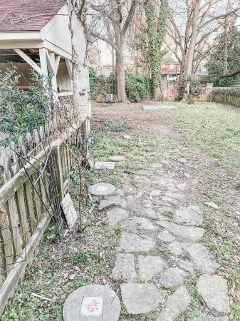 The Chandelier House of Midtown - Near It All!