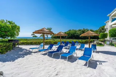Mariners Club 316 Oceanfront Condo, Private Gym, Epic Amenities, Pickleball Отели рядом с достопримечательностью «Dolphins Plus - Key Largo»