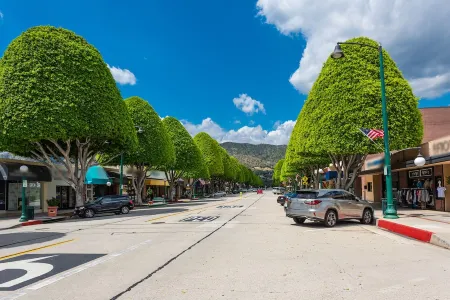 beautiful and quiet/2 beds/2baths house Отели в г. Глендора