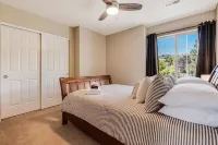 Dundee Hillside Retreat ~ Central Family & Dog Friendly Home!