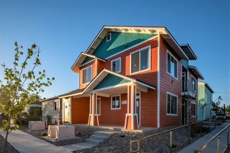 Brand New 1 Bedroom Отели в г. Рено