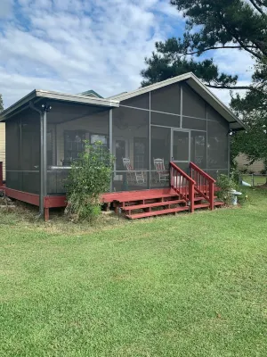 5⭐️great weekend find•relax on natures waterfront•sunset🌅•🎣Hottub•covered dock