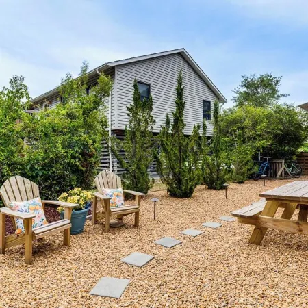 Nags Head Retreat- Walk to beach and sound, bikes and beach chairs included!