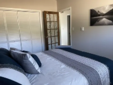 2 bm newly reno condo w/AMAZING Mt. view & 2 blks fr main st /Arkansas River