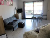 T2 air-conditioned apartment - terrace - secure residence - 4 min beach, shops
