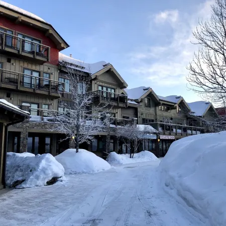 Lake Getaway! Elegant 2-Bedroom Condo in Downtown McCall
