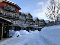 Lake Getaway! Elegant 2-Bedroom Condo in Downtown McCall