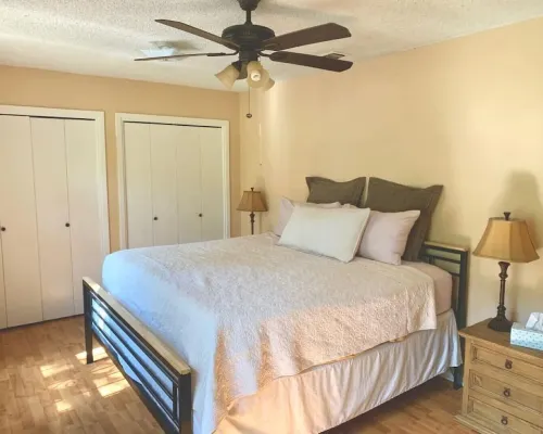 PRIVATE, RELAXING , AND A UNIQUE HOME EXPERIENCE Hotele w: Helotes