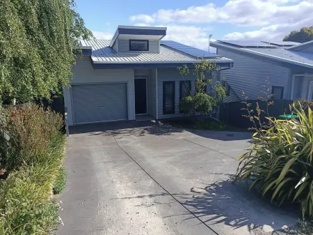 Delightful Family Home near Sovereign Hill with lots of space!