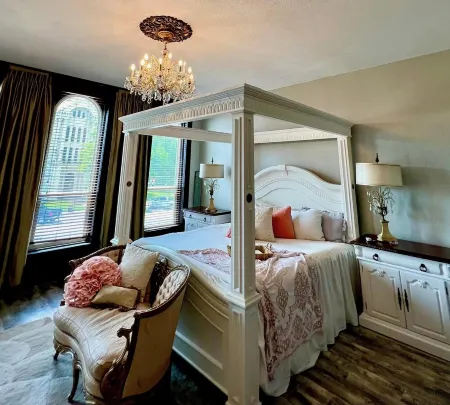 Spacious and Elegant Condo in Downtown Hillsboro